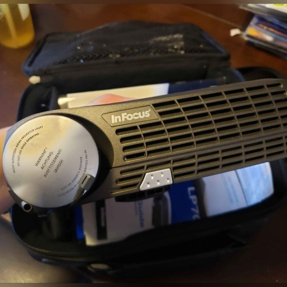 Infocus LP70 Video Projector - Picture 3 of 8